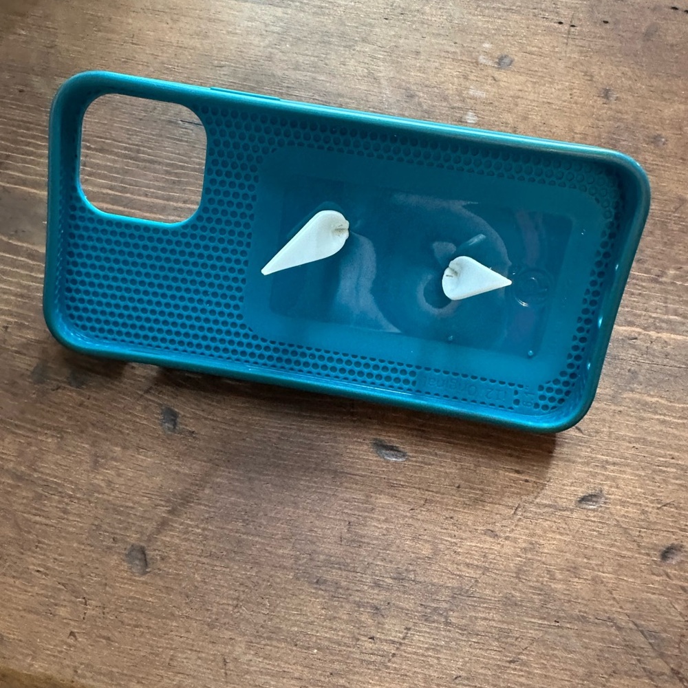 Loopy case - Picture 2 of 2